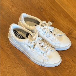 Adidas Sleek women’s White Sneakers